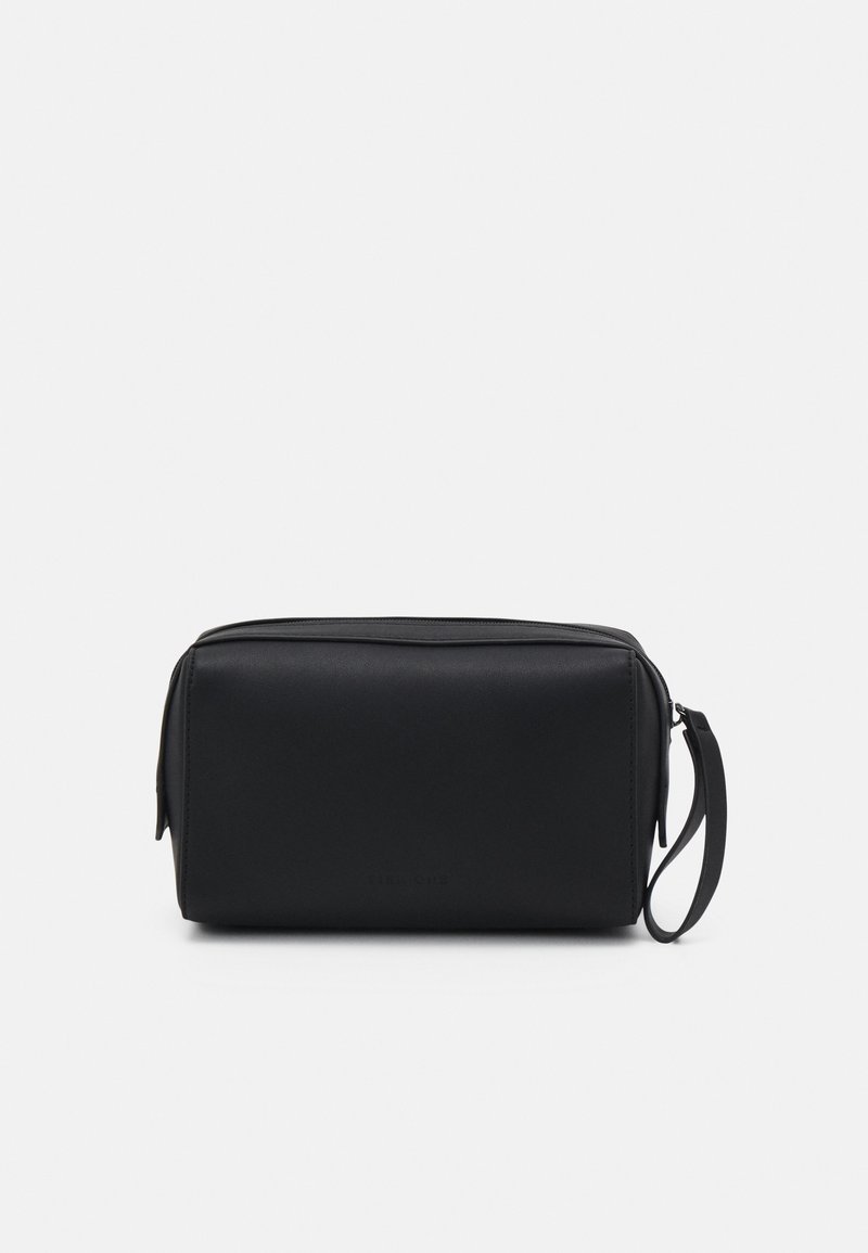 Trousse de toilette rectangulaire noire, en matériau lisse, avec une fermeture éclair sur le dessus et une poignée sur le côté pour un transport facile.