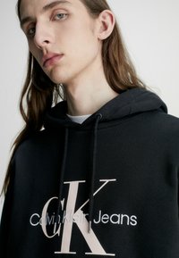 Calvin Klein Jeans MONOGRAM - Hoodie - ck black