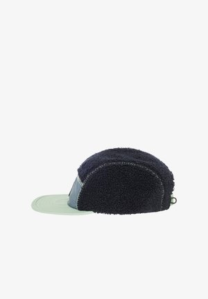 Kasket med en struktureret marineblå fleece-krop, skinnende mintgrøn skygge og kontraststing. Har en løkke til fastgørelse.