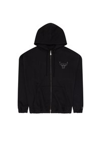 Sudadera con cremallera negra y bolsillo frontal tipo canguro, con un logotipo sutil en el pecho, hecha de una tela de textura suave.