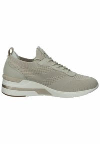 Sneaker beige chiaro con una tomaia in rete testurizzata e dettagli in pelle liscia. Presenta un colletto imbottito, un design con lacci e una suola ammortizzata.