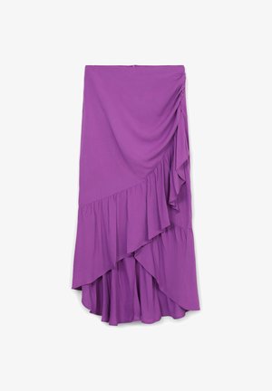 Jupe violette en tissu léger, avec un design drapé, un ourlet asymétrique et des volants superposés pour plus de texture.