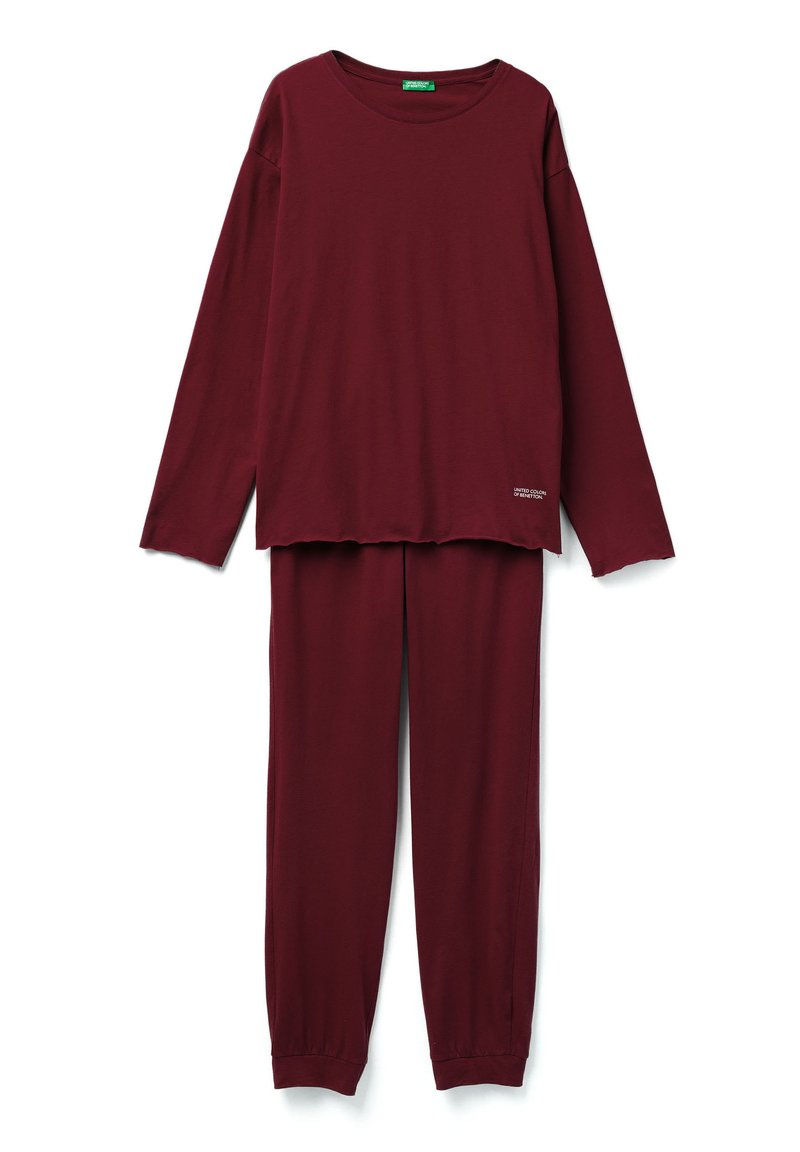 Conjunto de top de manga larga burdeos y pantalones a juego, confeccionado en un tejido suave, con un corte holgado y puños elásticos en los tobillos.