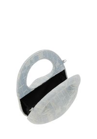 Bl�å mönstrad väska med en slät textur utvändigt, har ett runt handtag och en svart inredning. Kompakt, med en unik form.