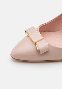 kate spade new york BOWDIE SLING - Classic heels - nude