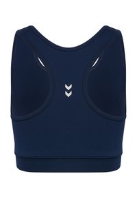 Marinblå sport-bh med rund halsringning, racerback-design och diskret reflekterande chevrondetalj på mitten av ryggen. Tillverkad av stretchtyg.