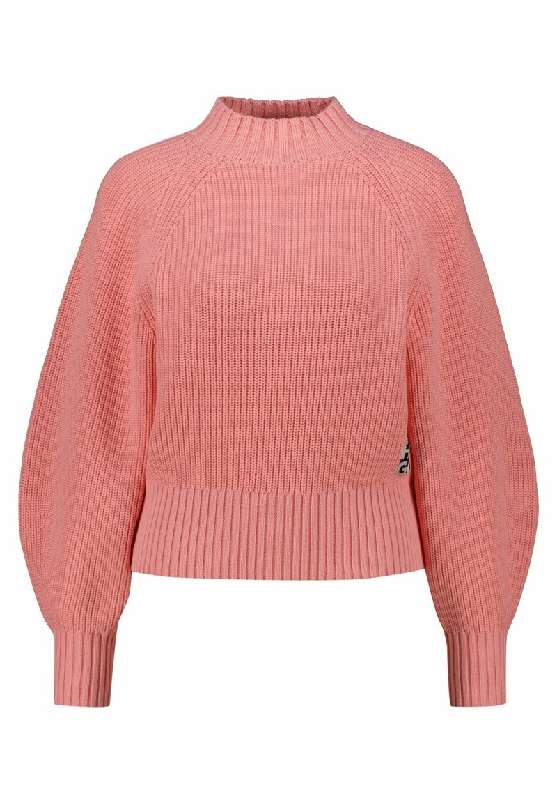 Maglione rosa lavorato a maglia con colletto alto a costine, maniche a palloncino e orlo smerlato. Presenta un piccolo logo su un lato.