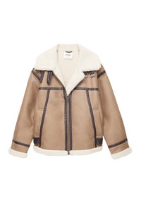 Giacca in shearling marrone con colletto foderato in pelliccia bianca, dotata di accenti marroni scuri, chiusura con zip e due tasche frontali.