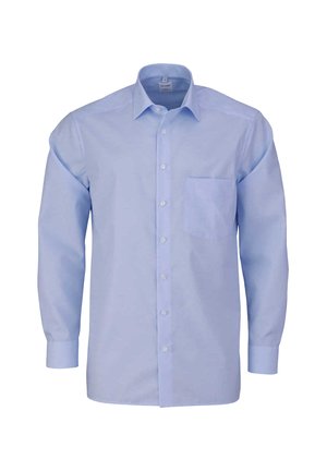 Himmelblaues langärmliges Button-Up-Hemd mit einer Tasche auf der linken Brust und einem klassischen Kragen, vor einem weißen Hintergrund präsentiert.