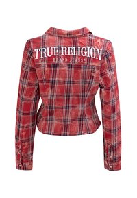 Czerwona krótka kurtka w kratę z długimi rękawami, kołnierzem, zapinanymi na guziki mankietami oraz białym logo "True Religion Brand Jeans" na plecach.