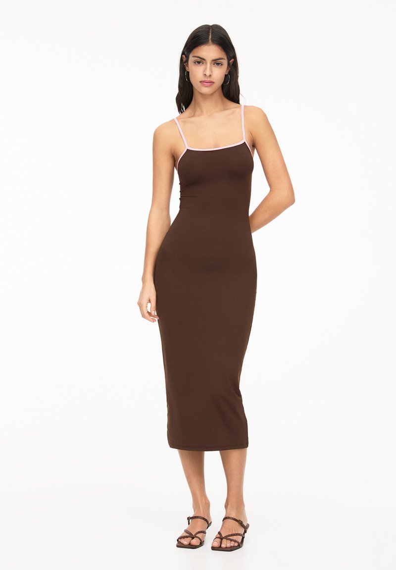 PULL&BEAR STRAPPY MIDI - Rochie din jerseu - brown