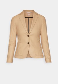 Blazer beige pour femme ajusté avec deux boutons sur le devant, deux poches plaquées, un col cranté et des manches longues.