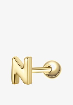 Boucle d'oreille clou en métal de couleur or arborant une lettre majuscule « N » audacieuse avec un support rond sur fond blanc.