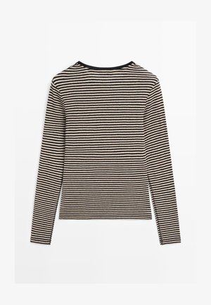 Langærmet top med sort og cremefarvet stribet mønster, rund halsudskæring, blød strikket tekstur, tætsiddende pasform og sidesømme med subtile syningsdetaljer.