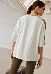 Next Printtipaita - green