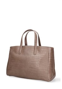 Borsa a tracolla marrone con texture a coccodrillo in rilievo, due manici e forma rettangolare strutturata, mostrata su uno sfondo bianco.