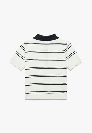 Korte mouw polo in wit met marineblauwe strepen en een contrasterende marineblauwe kraag. Kenmerkt zich door een gestructureerde tricot stof en zijsplitten.
