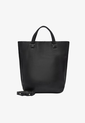 Czarna skórzana torba tote o gładkiej strukturze, wysoki prostokątny kształt, krótkie uchwyty i odczepiany pasek. Subtelne logo z przodu.