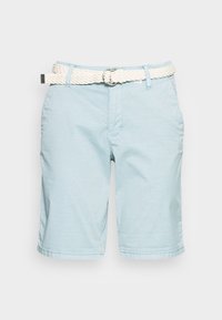 Jasnoniebieskie szorty wykonane z bawełny o fakturowanym, oddychającym materiale. Posiadają pleciony biały pasek i boczne kieszenie. Prosty krój.