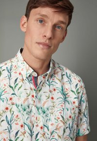 Next - FLORAL SHORT SLEEVE REGULAR FIT - Skjorta - white Miniatyrbild 1