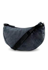 Borsa in tessuto grigio scuro con forma curva, dotata di una tracolla nera e delicate rifiniture con logo. Texture liscia e chiusura con zip.