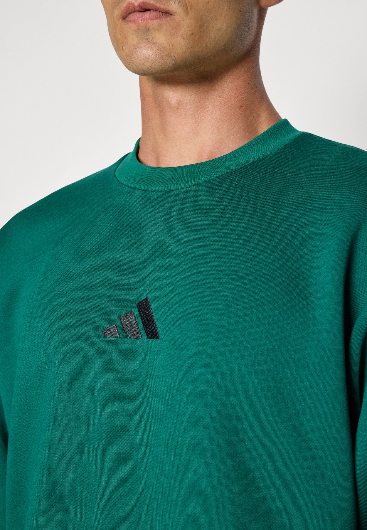ESSENTIALS THREE STRIPES FLEECE