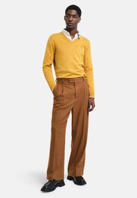 GANT V-NECK - Jersey de punto - maple yellow