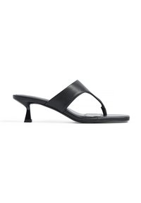 Zwarte leren hoge slidesandalen met een minimalistisch ontwerp, voorzien van een teenlus en een korte, gestructureerde kittenheel.
