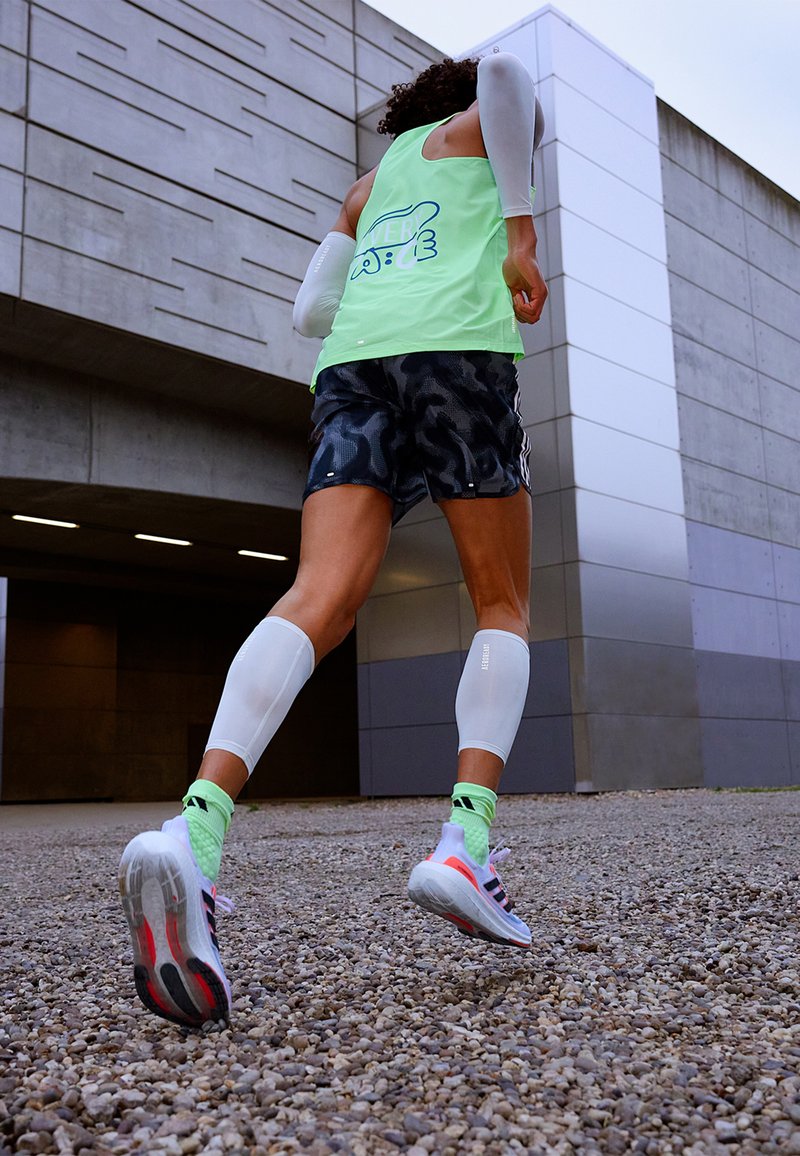 adidas Performance MIT KOMPRESSION - Leg sleeves - weiß