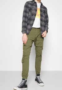 Pegador Kapsáče - olive