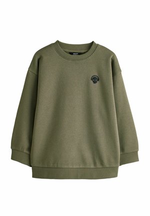 Olivengrøn sweatshirt med lange ærmer, ribstrikkede manchetter og kant, med et lille sort kranie-logo med hovedtelefoner på venstre bryst.