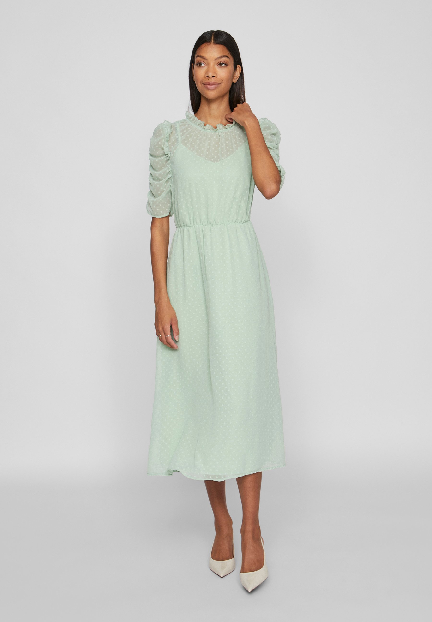 cameo green dress VILA VIDOBBY ROUCING MIDI DRESS - Cocktail dress / Party dress - cameo green /green