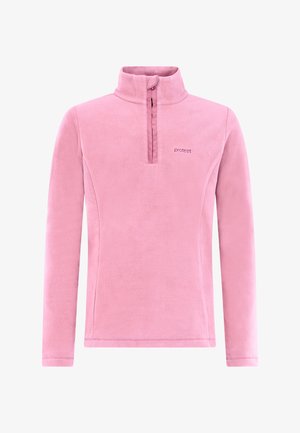 Heller rosa Fleece-Pullover mit einem halben Reißverschluss-Kragen. Kombiniert mit schwarzen, schmal geschnittenen Hosen und schwarzen Winterstiefeln. Glatte Textur, keine Muster.