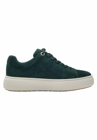 Baskets basses en daim vert foncé avec lacets noirs et semelle épaisse en caoutchouc blanc cassé, vues de côté gauche.