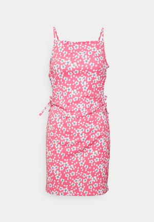 Pieces Petite, PCHYLMU SL CUTOUT MINI DRESS KAC BC PTT - Päevakleit - pink flambé/flower