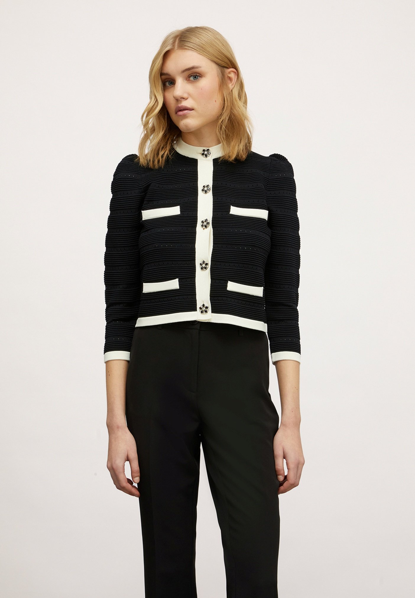 Maglia Motivi Cardigan Nero Cardigan Corto In Maglia Ricamata A Righe