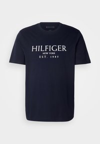 Tommy Hilfiger TEE - T-shirt con stampa - desert sky