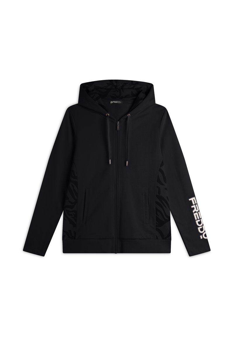 Felpa nera con zip, pannello laterale con motivo, cappuccio regolabile con cordino e tasche frontali. Presenta il testo bianco a contrasto "FREDDY" sulla manica.
