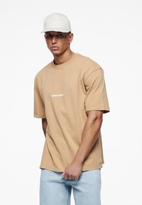 Pegador COLNE LOGO TEE - T-shirts med print - vintage washed espresso