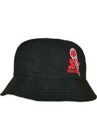 Sort bucket hat lavet af stof, med et rødt broderet logo med en basketball og ordet "STARTER." Skyggen er bred og let tekstureret.