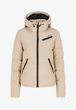 Beige pufferjack met een capuchon, voorzien van zwarte ritsen en accentdetails. Gequiltte textuur en een ritszak op de borst.