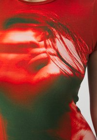 Jaded London SHORT SLEEVE BABY TEE - Printtipaita - red