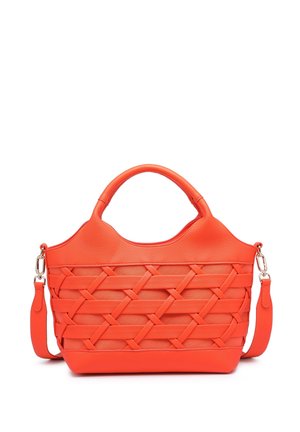 Borsa a mano in pelle arancione con pannello frontale intrecciato, manici arrotondati e tracolla staccabile con fibbie argentate.