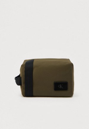 DOPP KIT - Pesukott - deep olive