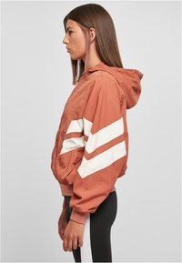 Urban Classics CRINKLE BATWING - Training jacket - terracotta whitesand