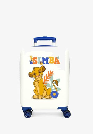 Maleta blanca para niños con asa y ruedas azules, con un cachorro de león sonriente sentado junto a hojas y flores coloridas, con el texto "SIMBA".