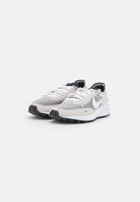 Nike Sportswear W NIKE WAFFLE ONE - Sportbačiai - summit white/white/black/orange