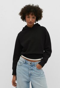 Stradivarius Kapuzenpullover - black