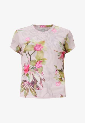 Korte mouw bloemetjestop van lichtgewicht stof. Heeft een roze en groene botanische print met levendige bloemen op een lichte achtergrond.