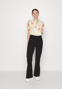 VILA VIFALIA  - T-shirt estampada - white